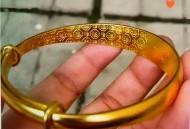 40克金饰省1万多元,40克足金手镯的加工费是多少？