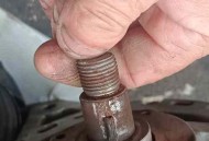 行驶中引擎盖上翻,行驶中引擎盖上翻有异响