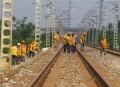 列车上铺跌落砸伤人,从火车上铺摔下来，铁路局承担责任吗？