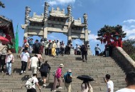 请24位陪爬登顶泰山 ,爬泰山可以登顶吗？