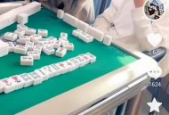老师上课玩手机麻将,在医院上课时,有人问孕期期间孕妈妈合适玩麻将吗? 老师上课玩手机麻将,在医院上课时,有人问孕期期间孕妈妈合适玩麻将吗?