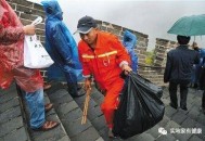 翻10吨垃圾找回10万,翻9吨垃圾找回金饰