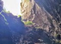 天坑溶洞垃圾10层高,先形成溶洞还是先形成峰林？
