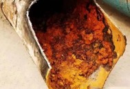 一小区自来水呈红色,自来水颜色红是怎么回事？