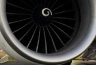 无油飞机发动机亮相,飞机发动机用的什么油？