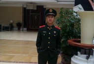 赴美留学回国后参军,我在网上认识一个美国人，他说他在阿富汗当兵他想提前退休，叫我帮他向他们联合国将军提出申请？