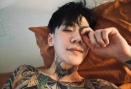 外国游客救落水男孩,纹身大哥救了溺水孩子。有人说纹身并不一定是流氓，读书人不一定都不是流氓，你怎么看？