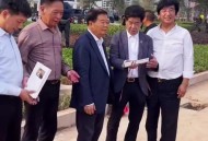 曹德旺承诺捐100亿,玻璃大王曹德旺捐款上百亿，却只给村里捐50万，为什么呀？