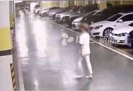 遭拦婚车索50条香烟,3老人手持钢架拦婚车讨喜，索要现金和香烟，属于拦路抢劫么？