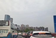 下班高峰提前到中午,下班高峰提前到中午怎么说