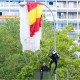 法国阅兵自己刀自己,法国国庆日阅兵，9架飞机喷射的烟雾是不是搞错了？