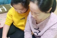 背1岁孙子徒手爬巨石,南京巨石教育数学一对一辅导怎么样？听孩子说同学在那成绩提升快，想给孩子也去补一下？