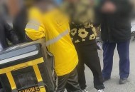 伪装外卖员窃取机密,为什么外卖员不算平台的员工，却要穿他们的工作服？