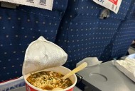 高铁上不能吃方便面,为什么高铁不许吃泡面？