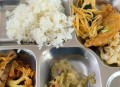 车站15元盒饭又火了,辽源车站盒饭哪家好吃？