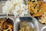 车站15元盒饭又火了,辽源车站盒饭哪家好吃？