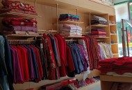 老外扎堆寿衣店试穿,买寿衣可以带老人一起去吗? 老外扎堆寿衣店试穿,买寿衣可以带老人一起去吗?