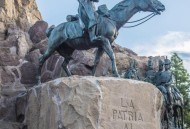 修复华人抵巴纪念碑,阿根廷首都是？