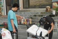 小学生摆摊月入4000,小学生摆摊月入4000怎么办
