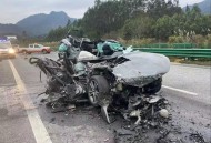 司机踩错油门致6伤,错拿油门当刹车踩撞死人有什么刑事责任。判几年,有驾照? 司机踩错油门致6伤,错拿油门当刹车踩撞死人有什么刑事责任。判几年,有驾照?