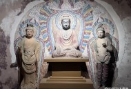 石窟大佛前办时装秀,云冈石窟的大佛是什么佛？