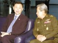 他信提交特赦申请,国王拉玛十世加冕之前，泰国发布了特赦令，他信与英拉兄妹能够回到泰国吗？