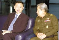 他信提交特赦申请,国王拉玛十世加冕之前，泰国发布了特赦令，他信与英拉兄妹能够回到泰国吗？