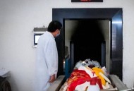 殡仪馆门卫要30以下,殡仪馆的工作人员碰上过什么说不清楚的事没？