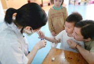 家长不在家娃被抽血,学校私自给孩子抽血合法吗？