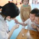 家长不在家娃被抽血,学校私自给孩子抽血合法吗？