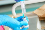 拿针管假装扎人获刑,如何看待广州女子用注射器挟持护士获刑一年？