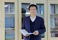 韩93岁娃娃脸女校长,1993年西安交通大学校长是谁？