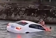 广东现汽车坠河致5死,广东一轿车