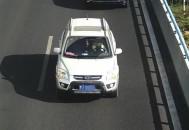 2人骑车上高架拍照,不小心上高架了会被摄像头拍到吗？