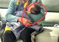 7个月娃遭月嫂猛摇晃,月嫂欺负宝宝