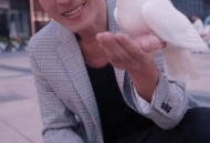 令狐冲吕颂贤进ICU,令狐冲脸上为什么有创可贴？