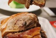 网红边吃边吐2小时,最近网红沈大师很红，有一些专家出来吐酸水，是否心里有点不平衡？你怎么看？