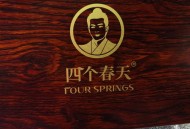 校长门口拦教师礼物,校长送礼