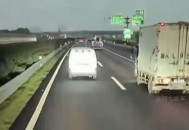 高速龟速占道引众怒,吐槽高速路龟速的段子？