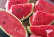 黑皮西瓜一只3.4万,黑美人西瓜和麒麟西瓜哪个贵？