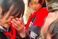 捡到残疾娃养育60年,14岁捡手机家长不知道还犯法吗？