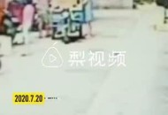 退款要求扇孩子耳光,女子退货被中通快递员扇耳光！网点负责人：一个巴掌拍不响，你怎么看？