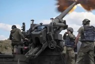 乌总统视察前线战局,美加对乌军援中增加了榴弹炮，将如何影响战局？