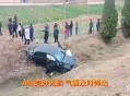 高速2车相撞致6死,5座车上高速坐6个人只多一个2岁的小子可以吗？