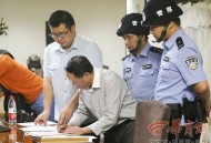 曝法官低价购买别墅,一朋友在1线城市有5套商品房1别墅和股票，背叛妻子被起诉尽身出户法官会怎么判？