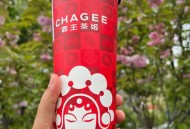 霸王茶姬喝出瓶盖,霸王茶姬的盖子怎么插吸管？