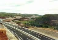 山西高速现持刀伤人,山西第一条高速公路谁修的？