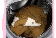 乘车时羽绒服突爆炸,滚筒洗衣机甩干羽绒服会爆炸吗？