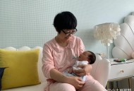 刚出生娃演剖腹镜头,各位宝妈，你们有坐月子才十天就走楼梯下去吃饭的吗？