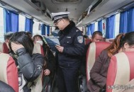 打死人嫌犯挑衅民警,攀枝花一小毛贼持刀抢劫对监控比手势挑衅，民警10小时破案, 你怎么看？